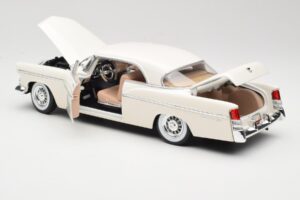 Chrysler 300B Бял Maisto 1:18 531897 Метал — снимка 5 от 8