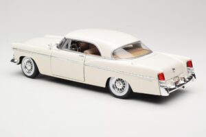 Chrysler 300B Бял Maisto 1:18 531897 Метал — снимка 7 от 8
