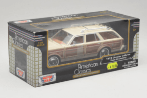 Chrysler LeBaron Town & Country Бежов Motormax 1:24 MM7331BG Метал — снимка 2 от 3