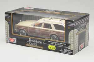 Chrysler LeBaron Town & Country Бежов Motormax 1:24 MM7331BG Метал — снимка 3 от 3