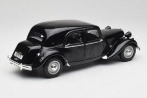 Citroen 15CV 6 Cyl Черен Maisto 1:18 31821 Метал — снимка 3 от 8