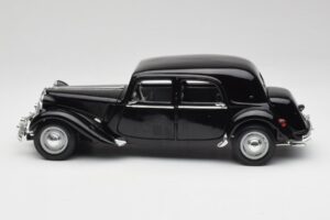 Citroen 15CV 6 Cyl Черен Maisto 1:18 31821 Метал — снимка 4 от 8