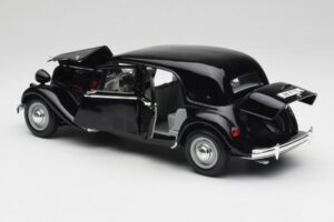 Citroen 15CV 6 Cyl Черен Maisto 1:18 31821 Метал — снимка 5 от 8