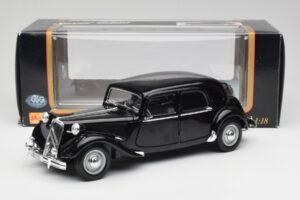 Citroen 15CV 6 Cyl Черен Maisto 1:18 31821 Метал — снимка 8 от 8