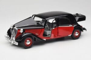 Citroen 15CV 6 Cyl Черен & Червен Valmy Maisto 1:18 56009 Метал — снимка 2 от 8