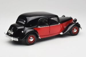 Citroen 15CV 6 Cyl Черен & Червен Valmy Maisto 1:18 56009 Метал — снимка 3 от 8