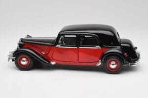 Citroen 15CV 6 Cyl Черен & Червен Valmy Maisto 1:18 56009 Метал — снимка 4 от 8