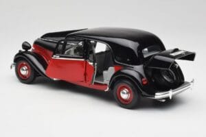Citroen 15CV 6 Cyl Черен & Червен Valmy Maisto 1:18 56009 Метал — снимка 5 от 8