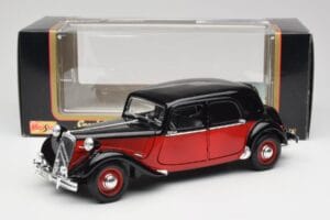 Citroen 15CV 6 Cyl Черен & Червен Valmy Maisto 1:18 56009 Метал — снимка 8 от 8