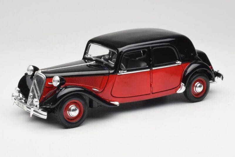 Citroen 15CV 6 Cyl Черен & Червен Valmy Maisto 1:18 56009 Метал