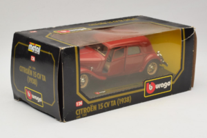 Citroen 15CV TA Червен Bburago 1:24 1501 Метал — снимка 2 от 3
