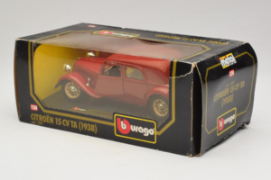 Citroen 15CV TA Червен Bburago 1:24 1501 Метал — снимка 3 от 3