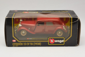 Citroen 15CV TA Червен Bburago 1:24 1501 Метал