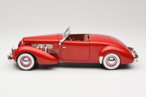 Cord 812 Кабриолет Червен American Muscle 1:18 32158 Метал — снимка 4 от 8