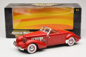 Cord 812 Кабриолет Червен American Muscle 1:18 32158 Метал — снимка 8 от 8