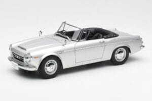 Datsun Fairlady 2000 SR311 Roadster Сребрист AUTOart 1:18 77432 Метал