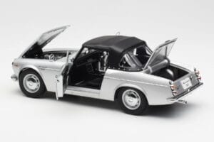 Datsun Fairlady 2000 SR311 Roadster Сребрист AUTOart 1:18 77432 Метал — снимка 5 от 8