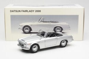 Datsun Fairlady 2000 SR311 Roadster Сребрист AUTOart 1:18 77432 Метал — снимка 8 от 8