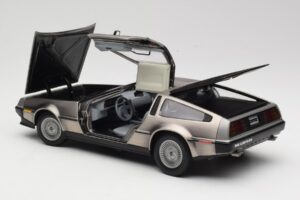 DeLorean DMC-12 LK Сребрист Sun Star 1:18 2701 Метал — снимка 5 от 8