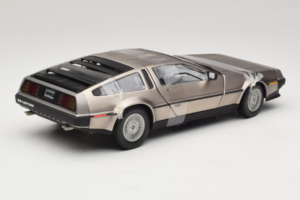DeLorean DMC-12 Сребърен Sun Star 1:18 2703 Метал — снимка 2 от 6