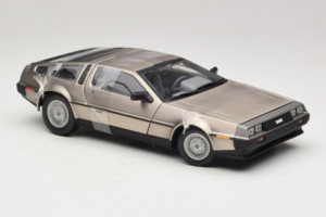 DeLorean DMC-12 Сребърен Sun Star 1:18 2703 Метал — снимка 4 от 6