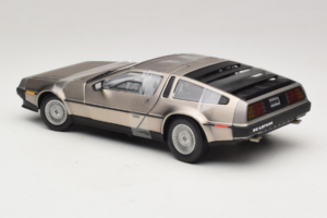 DeLorean DMC-12 Сребърен Sun Star 1:18 2703 Метал — снимка 5 от 6