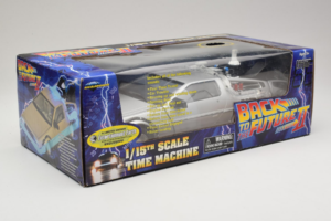 DeLorean DMC-12 Time Machine Back to the Future II Diamond 1:15 210123 Метал — снимка 2 от 3