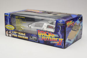 DeLorean DMC-12 Time Machine Back to the Future II Diamond 1:15 210123 Метал — снимка 3 от 3