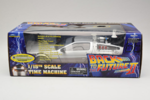 DeLorean DMC-12 Time Machine Back to the Future II Diamond 1:15 210123 Метал