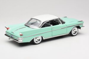 DeSoto Adventurer Зелен Road Signature 1:18 92738-R1 Метал — снимка 3 от 8