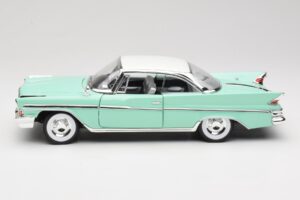 DeSoto Adventurer Зелен Road Signature 1:18 92738-R1 Метал — снимка 4 от 8