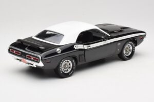 Dodge Challenger R/T Черен & Бял ERTL 1:18 36549 Метал — снимка 3 от 8
