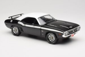Dodge Challenger R/T Черен & Бял ERTL 1:18 36549 Метал — снимка 6 от 8