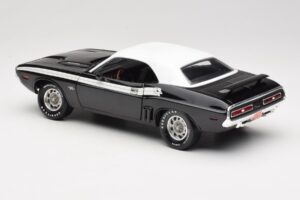 Dodge Challenger R/T Черен & Бял ERTL 1:18 36549 Метал — снимка 7 от 8