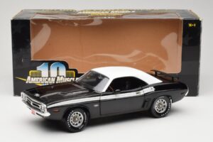 Dodge Challenger R/T Черен & Бял ERTL 1:18 36549 Метал — снимка 8 от 8