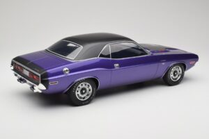 Dodge Challenger R/T Plum Crazy Otto 1:12 G083 Смола — снимка 2 от 6