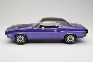 Dodge Challenger R/T Plum Crazy Otto 1:12 G083 Смола — снимка 3 от 6