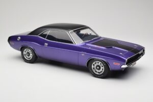 Dodge Challenger R/T Plum Crazy Otto 1:12 G083 Смола — снимка 4 от 6