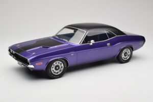 Dodge Challenger R/T Plum Crazy Otto 1:12 G083 Смола
