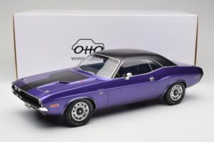 Dodge Challenger R/T Plum Crazy Otto 1:12 G083 Смола — снимка 6 от 6