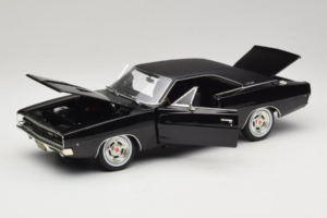 Dodge Charger R/T Steve McQueen Bullitt Movie Greenlight 1:18 12839 Метал — снимка 2 от 8