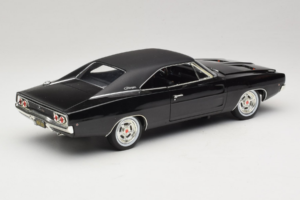 Dodge Charger R/T Steve McQueen Bullitt Movie Greenlight 1:18 12839 Метал — снимка 3 от 8