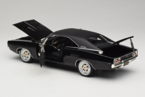 Dodge Charger R/T Steve McQueen Bullitt Movie Greenlight 1:18 12839 Метал — снимка 5 от 8