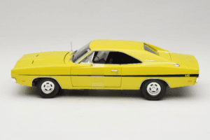 Dodge Charger R/T Жълт Dirty Mary Crazy Larry Auto World 1:18 AWSS101/06 Метал — снимка 4 от 8