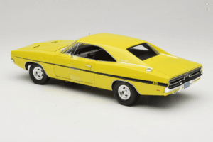 Dodge Charger R/T Жълт Dirty Mary Crazy Larry Auto World 1:18 AWSS101/06 Метал — снимка 7 от 8