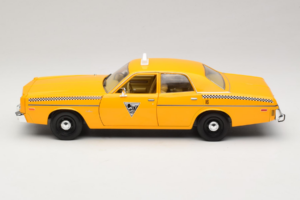 Dodge Monaco Taxi Rocky III GreenLight 1:18 19111 Метал — снимка 4 от 8