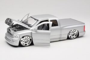 Dodge Ram Tuned Сребърен Jada 1:18 63162-SM Метал — снимка 2 от 8
