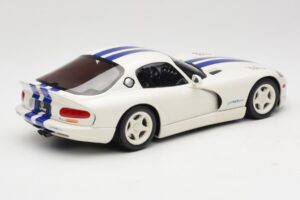 Dodge Viper GTS Stone White GT Spirit 1:18 GT940 Смола — снимка 2 от 6