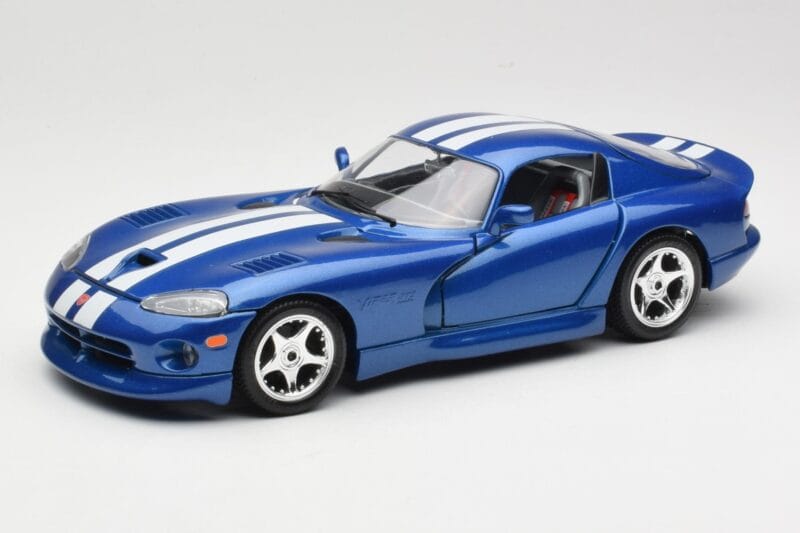 Dodge Viper GTS SR II Синьо с Бели Ивици Bburago 1:18 3330 Метал