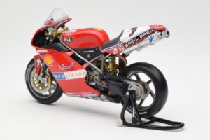 Ducati 998R WSB #1 T. Bayliss Ducati Infostrada 2002 Minichamps 1:12 122021201 Метал — снимка 5 от 6